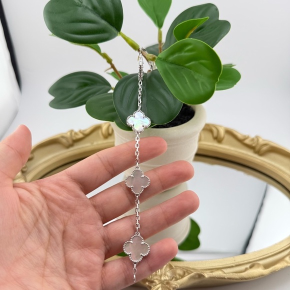 Lucky Alhambra Clover Bracelet – Silver Tone with Logo - Picture 4 of 8